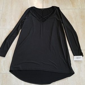 NWT Cute X-Cross Neck Black top!